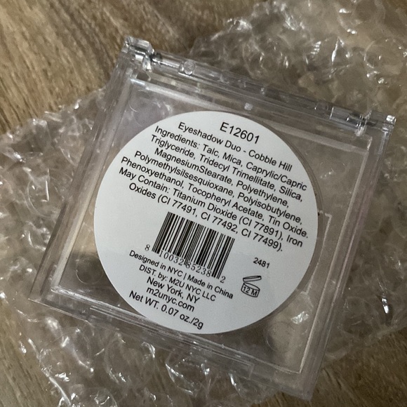 M2Ü NYC
Eyeshadow Duo in Cobble Hill - Picture 3 of 3